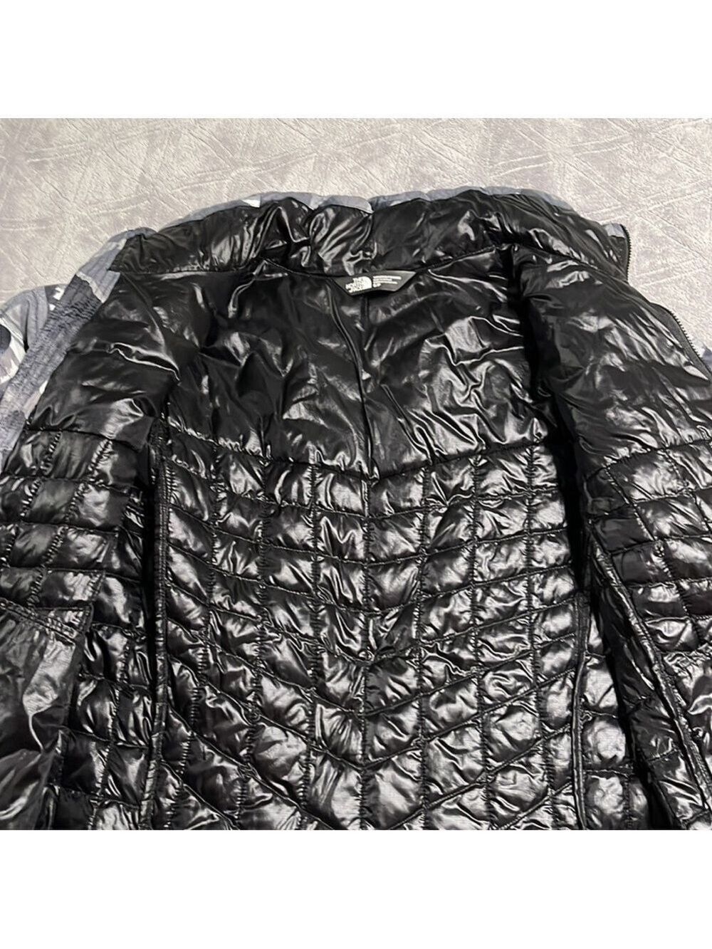 NORTH face jacket - Picture 7 of 8